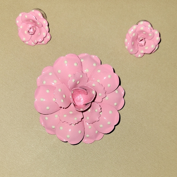 Joan Rivers Classics Collection White and  Pink Flower Brooch And Earring  Set - Picture 4 of 10